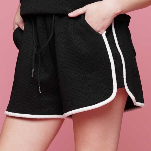 Quilted Contrast Trim Short - Picture 2 of 3